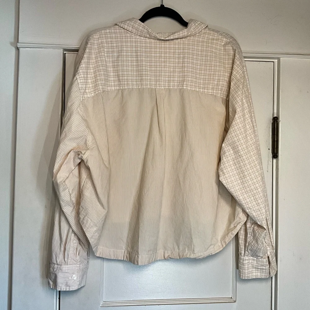 American Eagle Cropped Plaid Button-Up Shirt - Picture 2 of 5